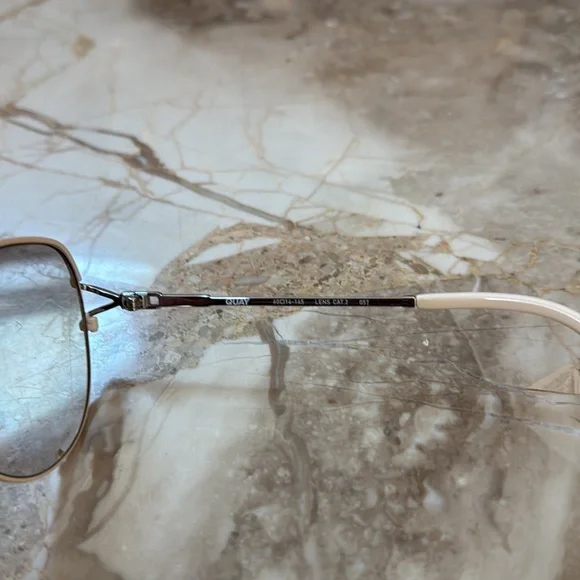 Quay High Key Twist Sunglasses Silver Frame / Silver Champagne Flash Lens NWOT